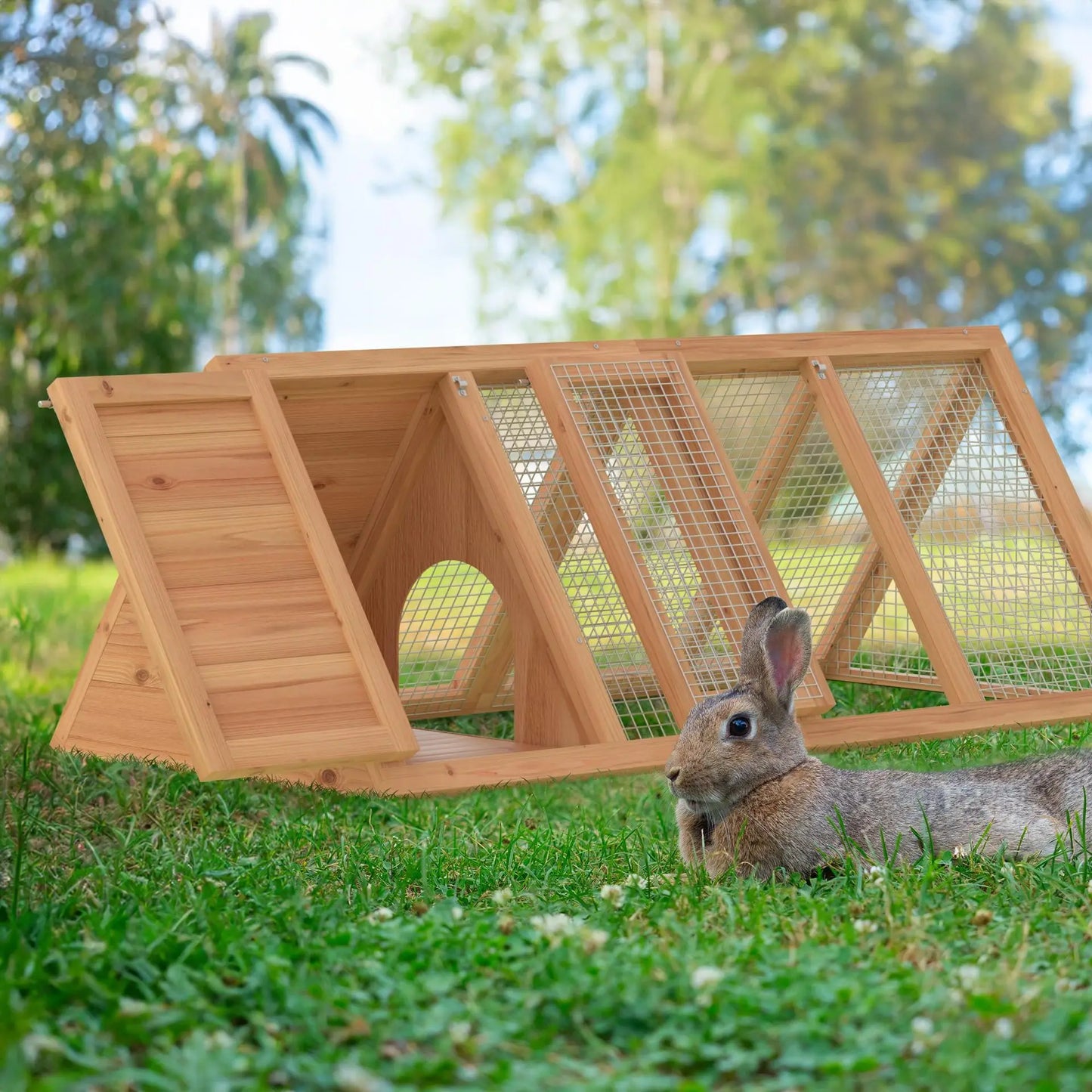 Cage triangulaire en bois pour lapin — extérieur