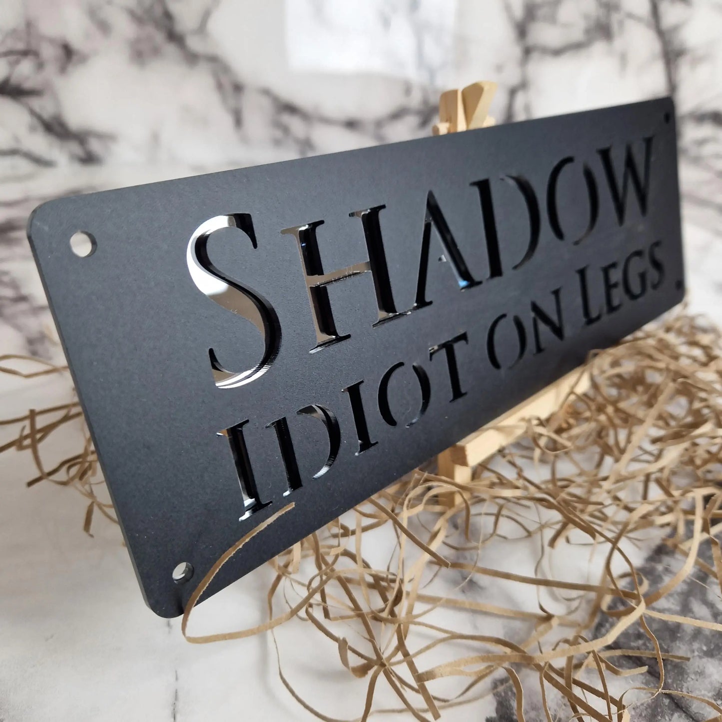 Personaliseerbaar stalnaambord, zwart en zilver patroon, van acryl. Ideaal cadeau voor paardenliefhebbers.