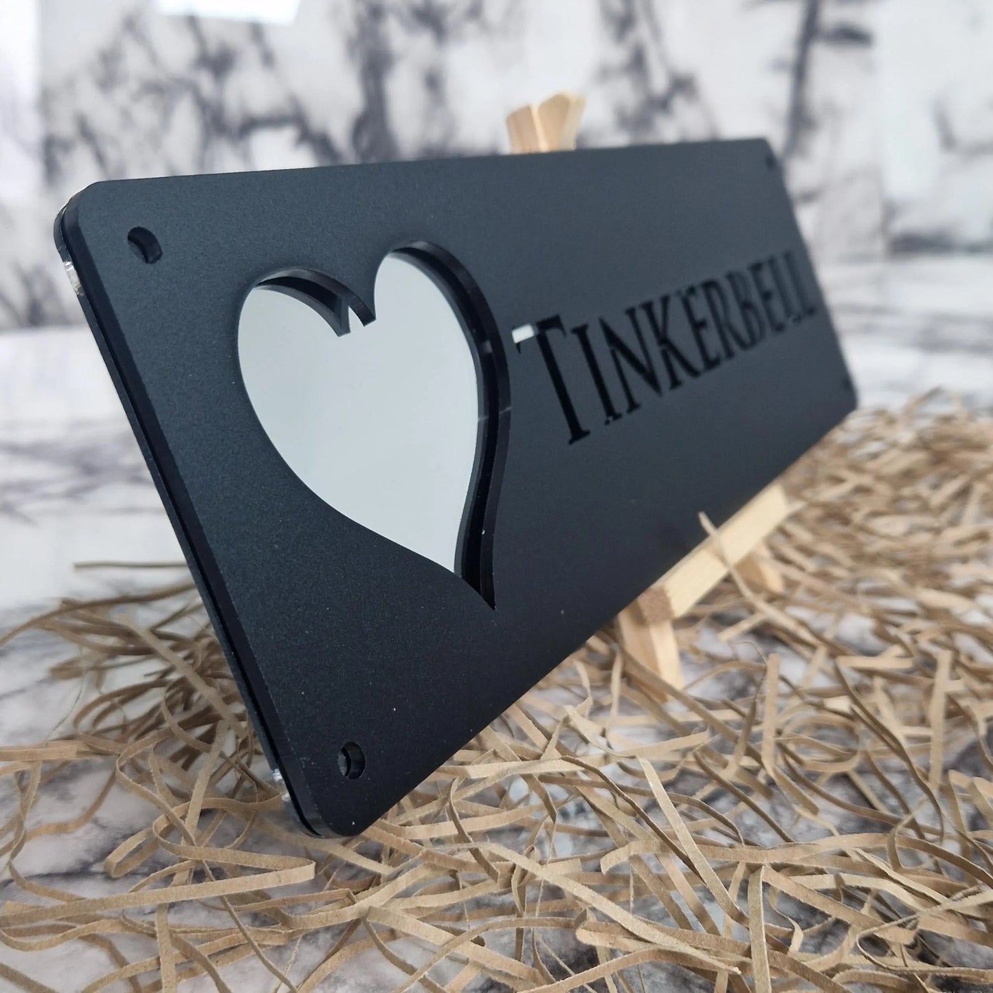 Personaliseerbaar stalnaambord, zwart en zilver patroon, van acryl. Ideaal cadeau voor paardenliefhebbers.